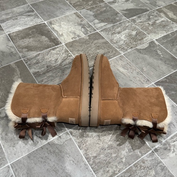 UGG Bailey Bow II Boots Size 7 Brown Chestnut Sheepskin - Picture 9 of 14